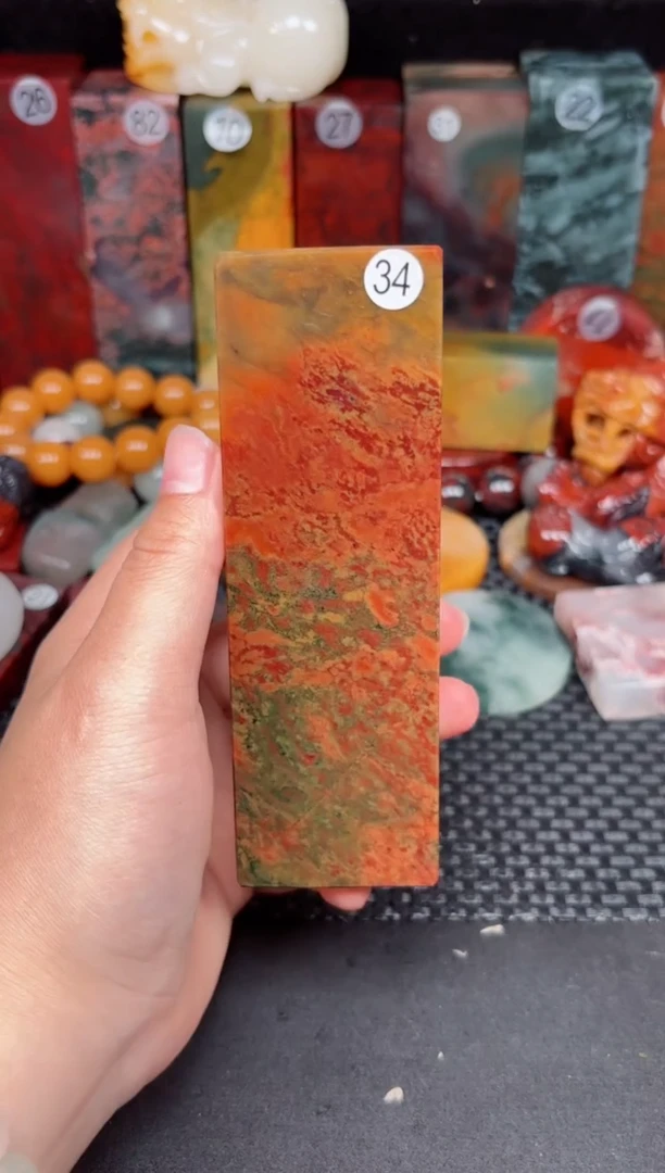 玉石34号桂林鸡血玉印章摆件尺寸3.9*3.9*12.1