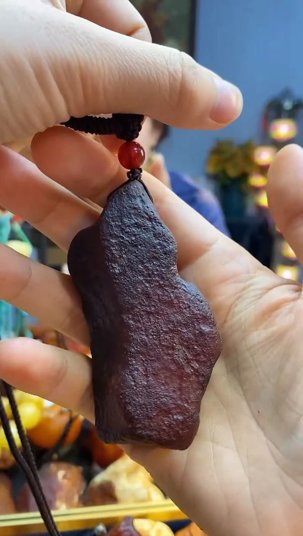 未镶嵌颈饰琥珀吊坠