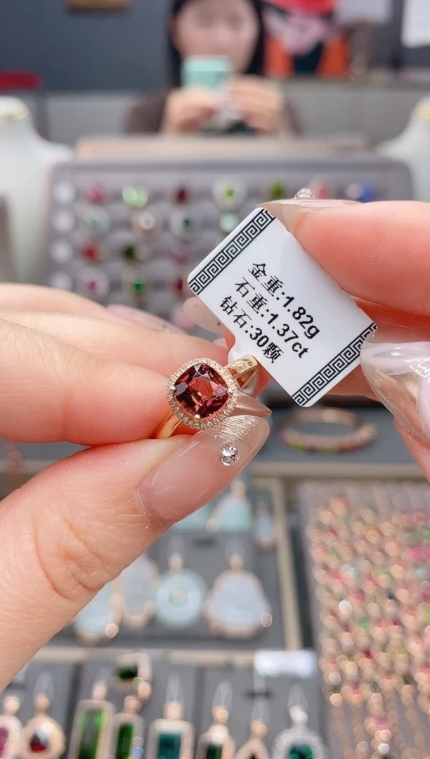 18K金镶嵌戒指碧玺1.37