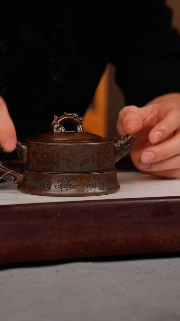 【闪购商品】紫砂茶壶古铜泥 双腰井栏 刻绘