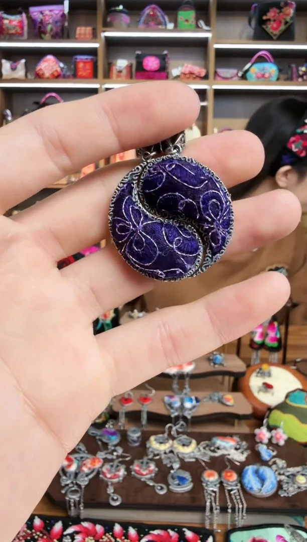 【闪购商品】织绣59蒙阿苏苗绣传承