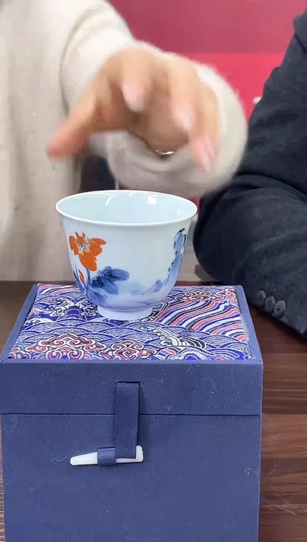【闪购商品】950函夏非遗青花五彩花卉铃铛杯