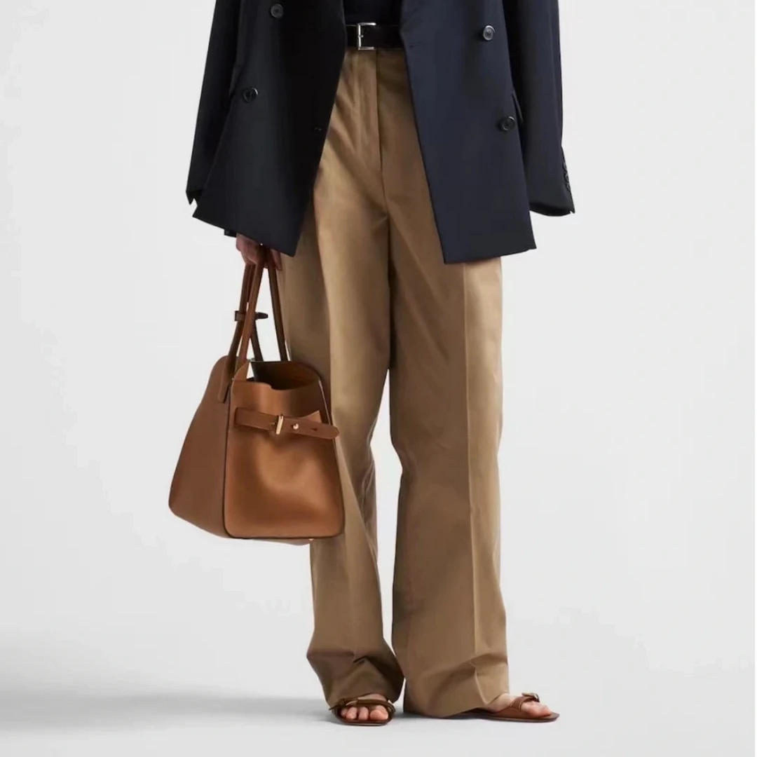 未使用 Prada/普拉达 卡其色金属三角标长裤