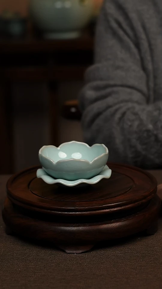 瓷片天青色莲花茶漏微瑕不带礼盒
