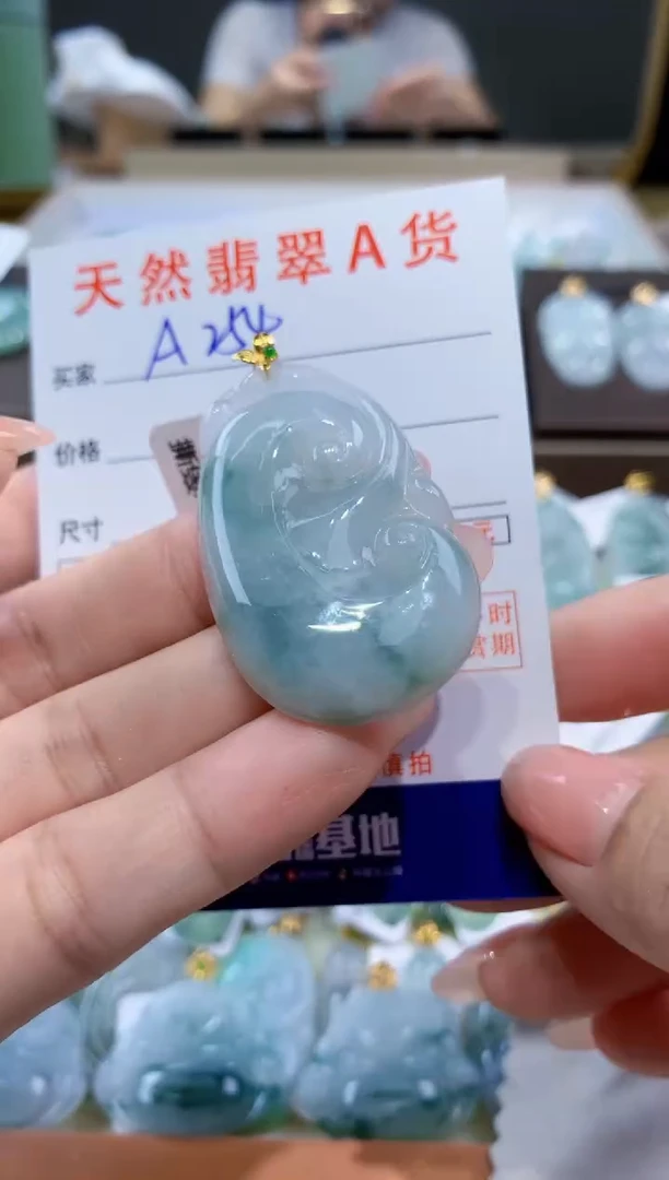 颈饰18K金镶嵌翡翠天然翡翠A货挂件
