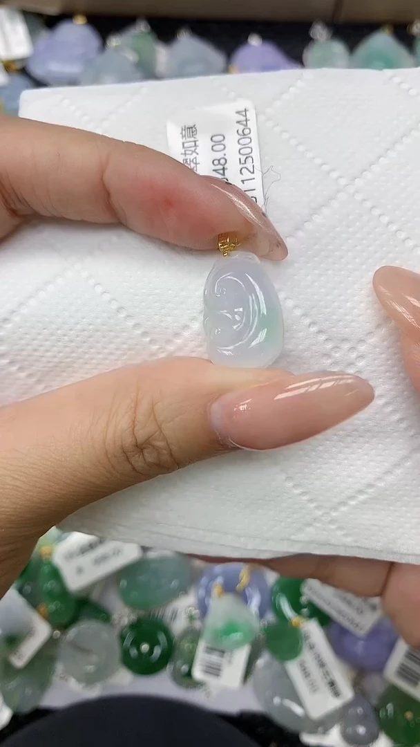 颈饰18K金镶嵌翡翠1