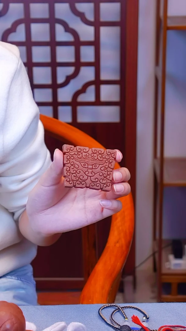 龙涎芙蓉香饕餮牌（瑕）
