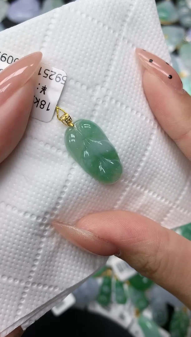 颈饰18K金镶嵌翡翠111111111111