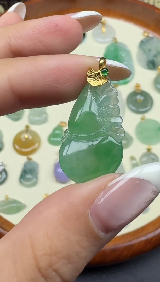 吊坠(赠链)未镶嵌翡翠葫芦