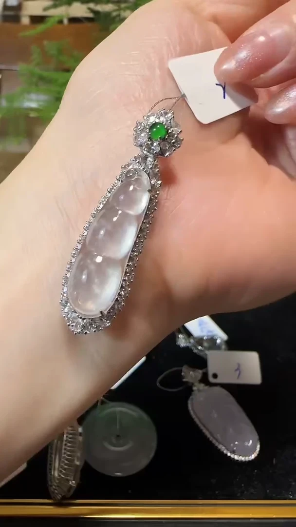 【闪购商品】翡翠吊坠(不含链)18K金镶嵌天然缅甸A货翡翠高正冰福豆