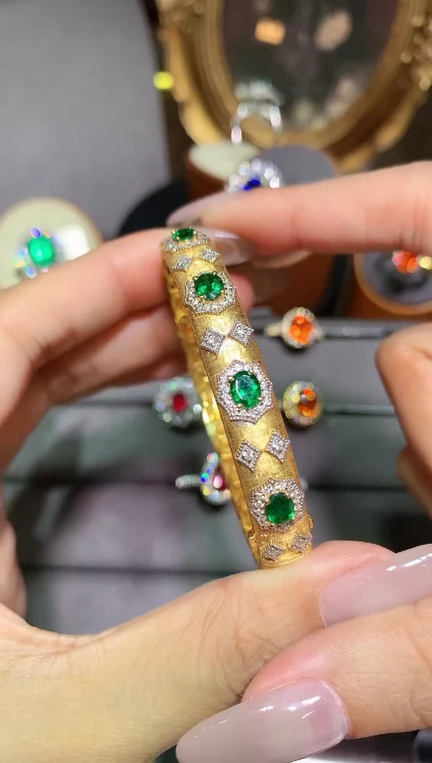 祖母绿手镯18K金镶嵌2.0CT