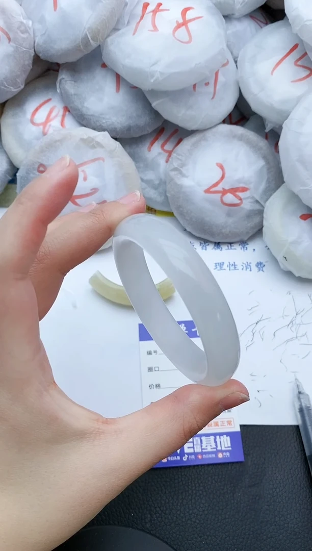 【闪购商品】石英质玉手镯未镶嵌217+57/58