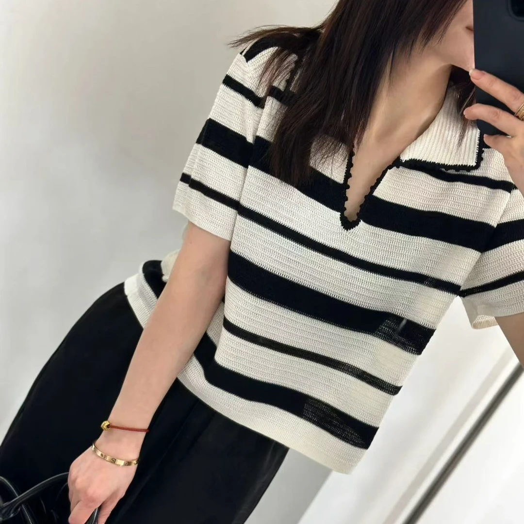 《猪猪出品》2025上新黑白条纹翻领短袖针织衫