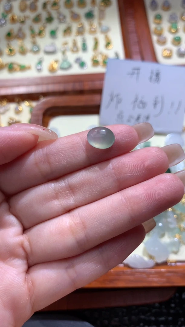 翡翠未镶嵌颈饰有瑕勿拍