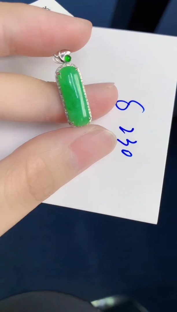 颈饰18K金镶嵌翡翠天然翡翠缅甸A货