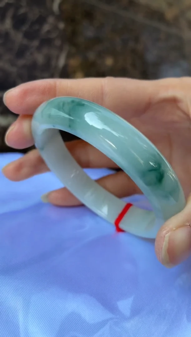 未镶嵌翡翠手镯定制翡翠参考价5.2w