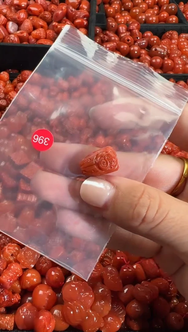 颈饰未镶嵌南红玛瑙1