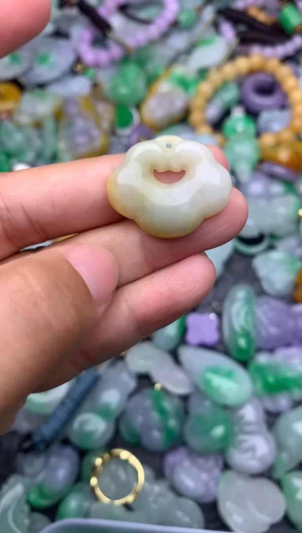 颈饰未镶嵌翡翠缅甸翡翠吊坠