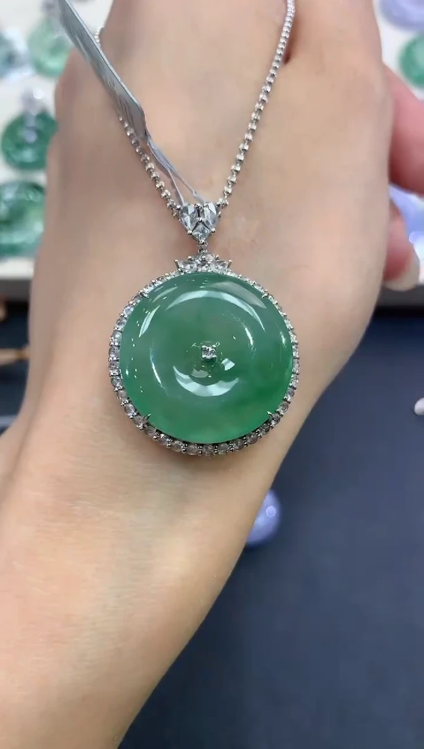 【闪购商品】翡翠吊坠(不含链)18K金镶嵌a40