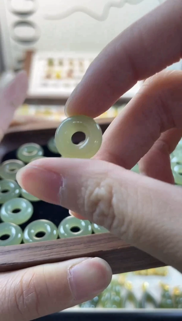 吊坠(不含链)未镶嵌和田玉甜甜圈随机发