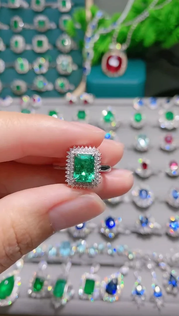 18K金镶嵌戒指祖母绿.