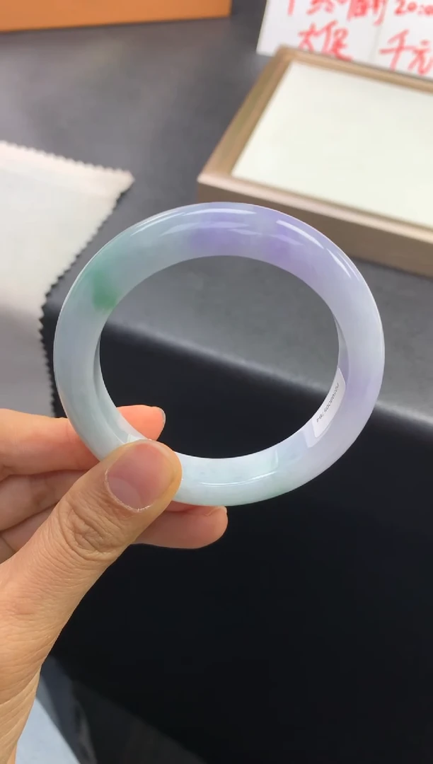 未镶嵌手镯翡翠退货需手镯吊牌标签完好