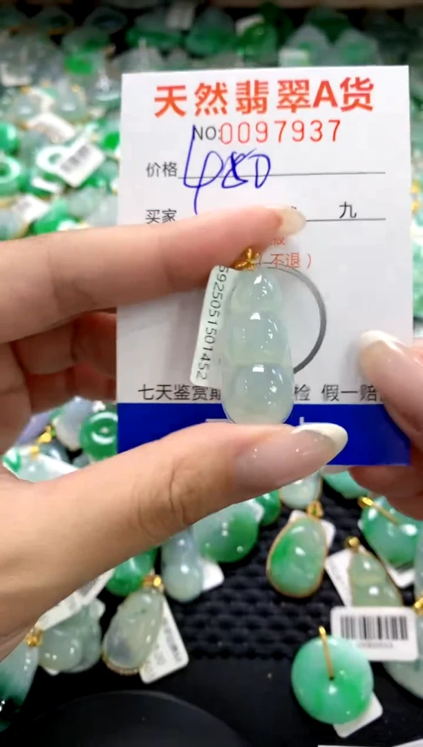 翡翠18K金镶嵌颈饰1111111111111111