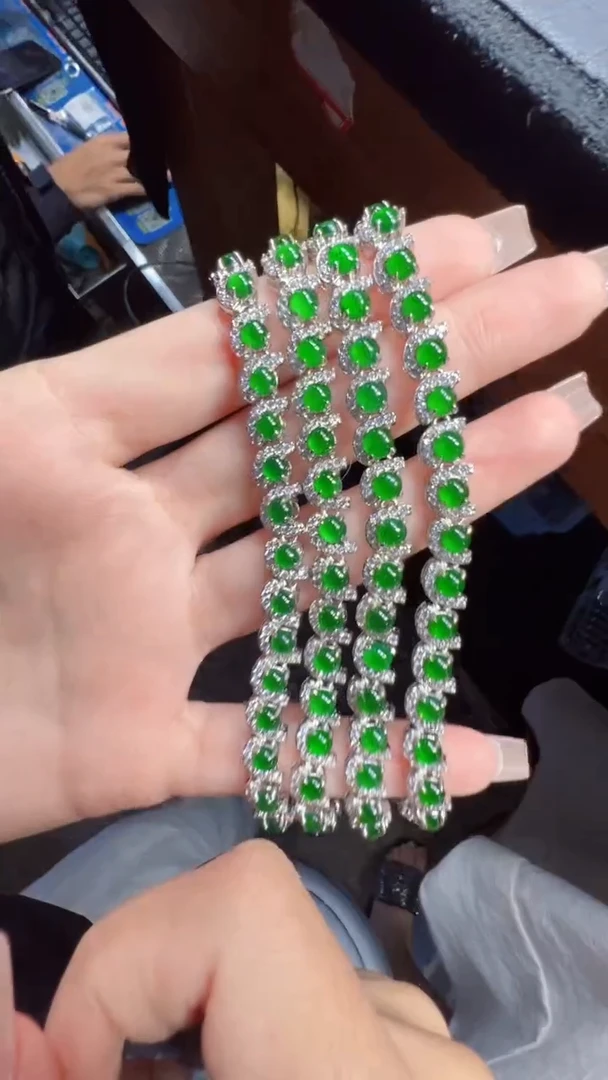 未镶嵌定制翡翠翡翠A货有轻微色差属于正常现象，手链多样性发货1