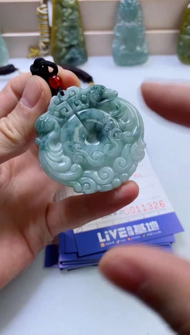 翡翠挂件未镶嵌