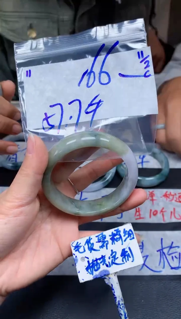 【闪购商品】定制翡翠未镶嵌11毛货需精细抛光手镯多样性拍一发一