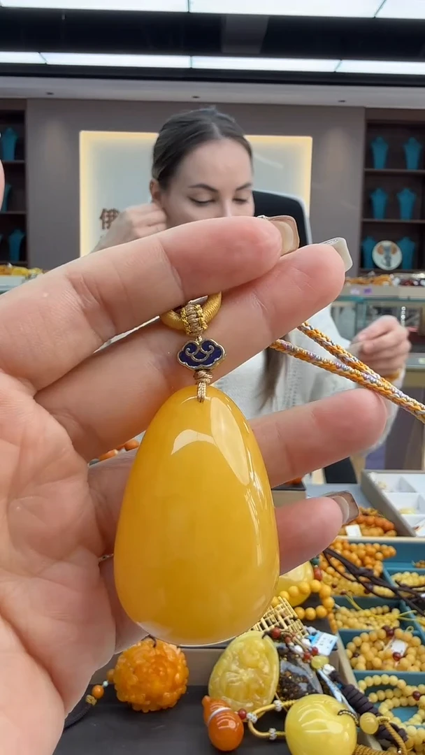 琥珀颈饰未镶嵌155秒拍号