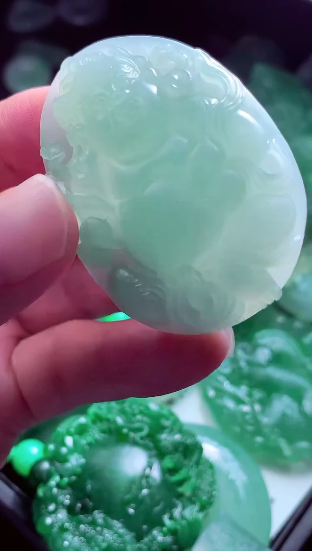未镶嵌定制翡翠杨****?翡翠毛货定制