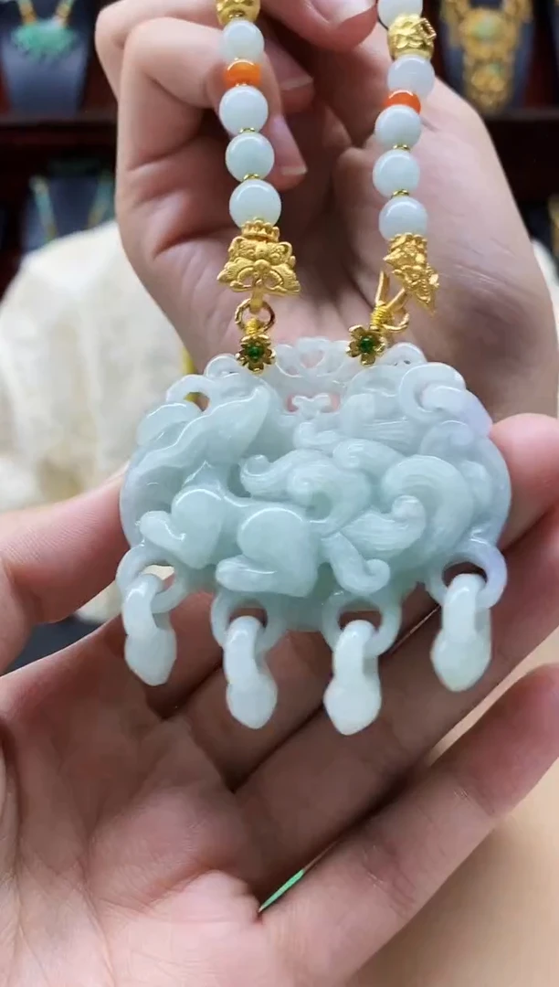 颈饰未镶嵌翡翠吊坠