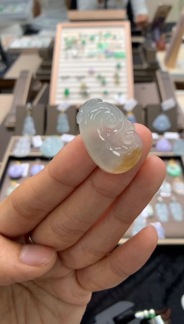 颈饰未镶嵌翡翠如意