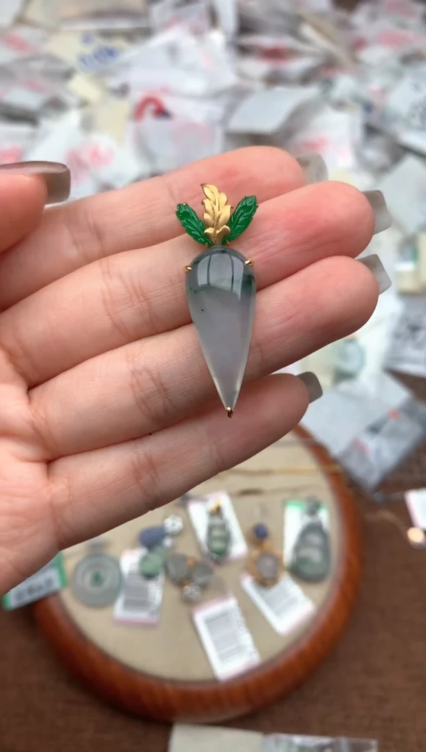18K金镶嵌挂件翡翠—