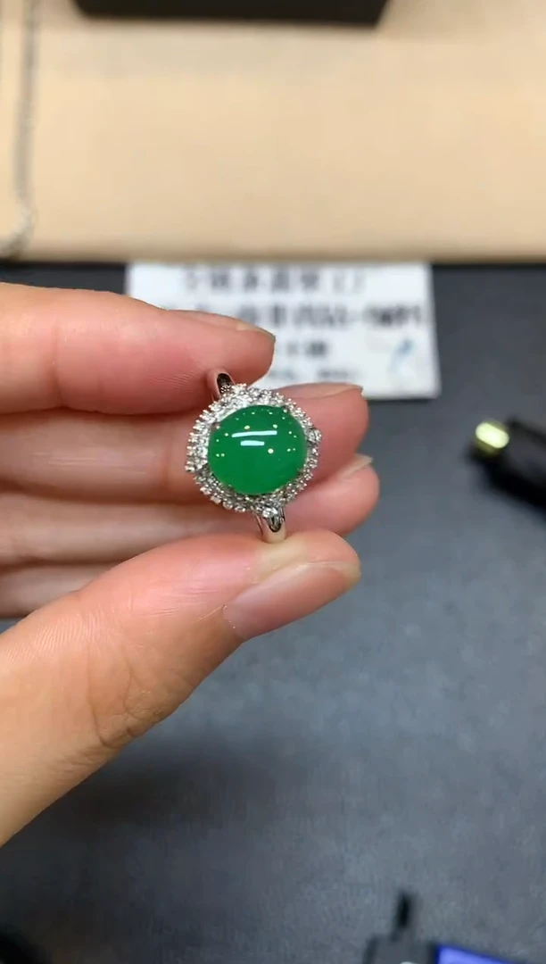 18K金镶嵌戒指翡翠蛋面【无服务费