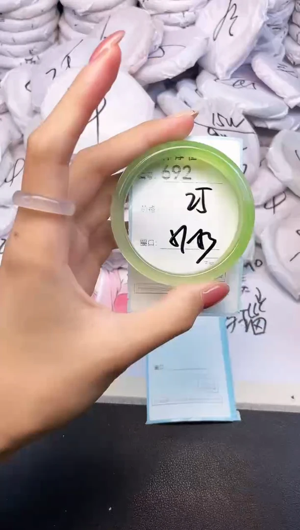 玛瑙/玉髓手镯未镶嵌692