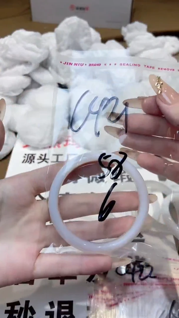 玛瑙/玉髓手镯未镶嵌58