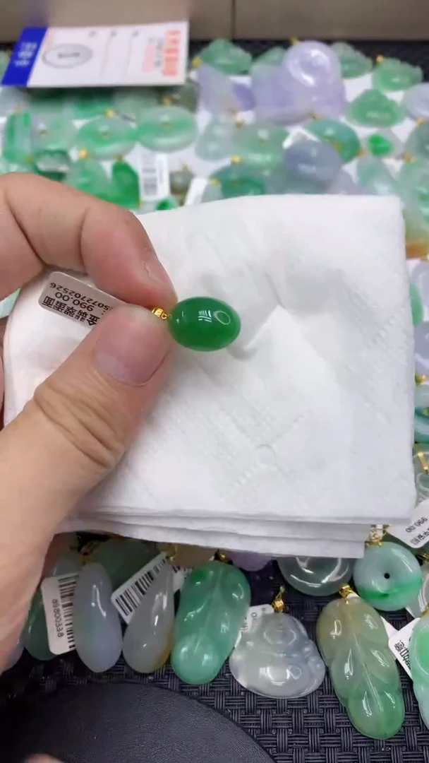 翡翠18K金镶嵌颈饰1111111