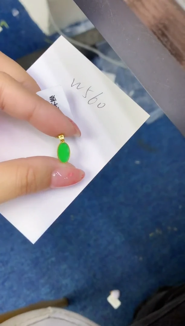 翡翠18K金镶嵌颈饰缅甸天然翡翠A货