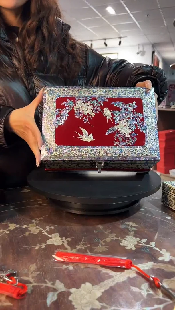 鱼锁绒布底·弘贝雅螺钿漆器文化馆