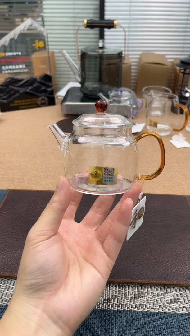 禾器言卿壶琥珀色金标
