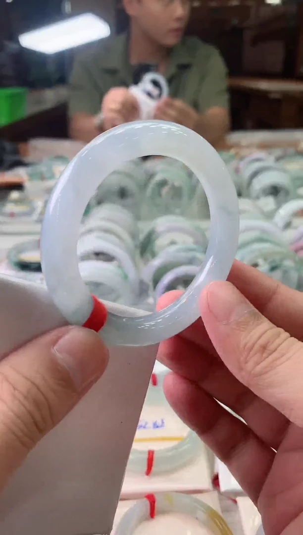 未镶嵌手镯翡翠冰蓝色圆条 51 33