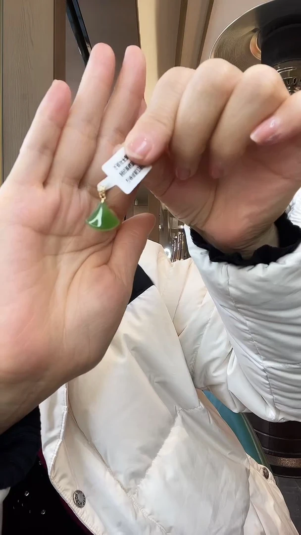 【闪购商品】和田玉吊坠18K金镶嵌碧玉小绿裙