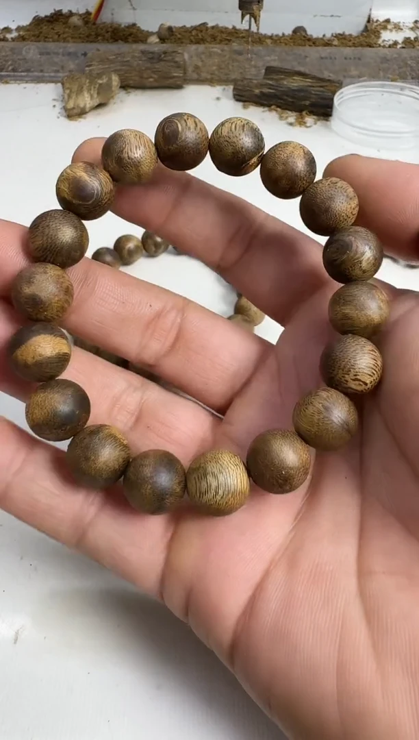 手串沉香乌身1.1规格单圈11克留疤