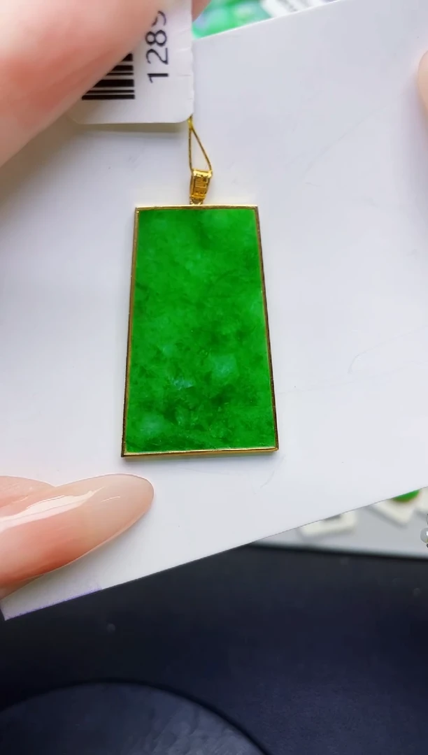 颈饰18K金镶嵌翡翠缅甸天然翡翠A货