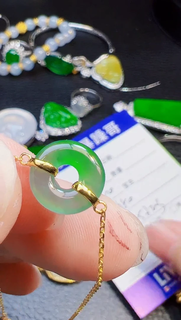 18K金镶嵌手链翡翠榴**香翡翠