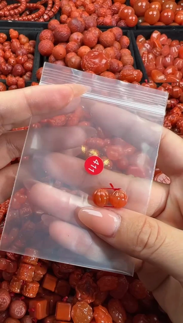 南红玛瑙未镶嵌颈饰1