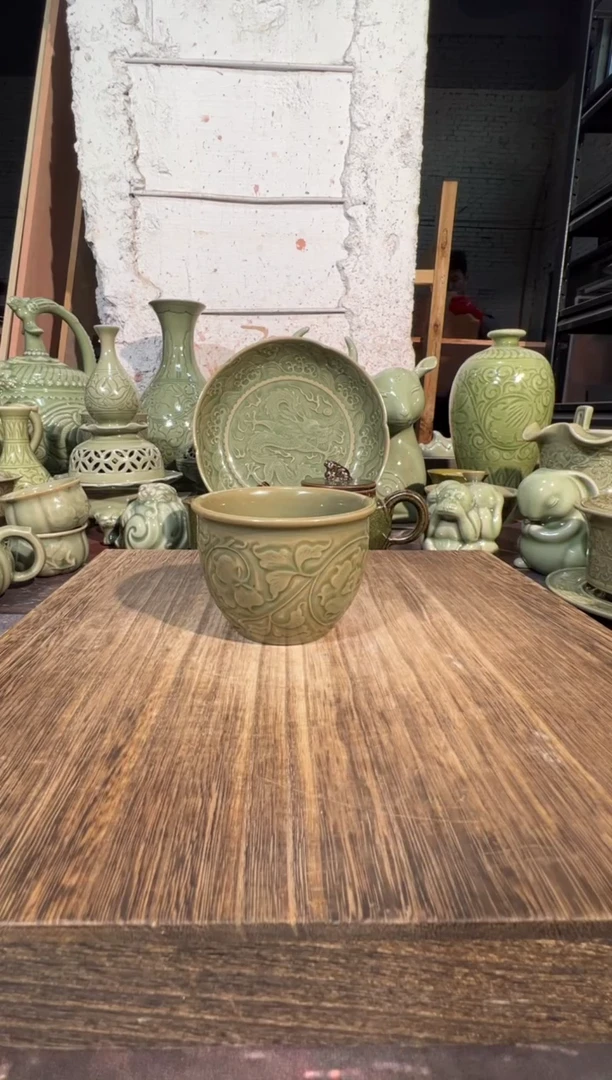 微瑕耀州窑牡丹杯