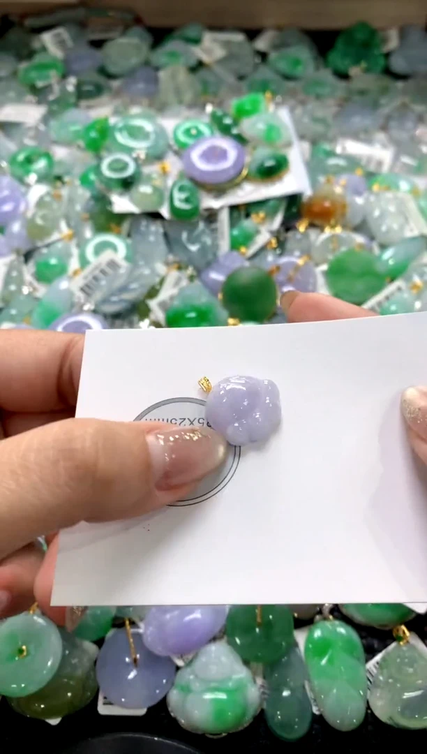 颈饰18K金镶嵌翡翠1